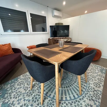 Moderno A Tenero-Contra