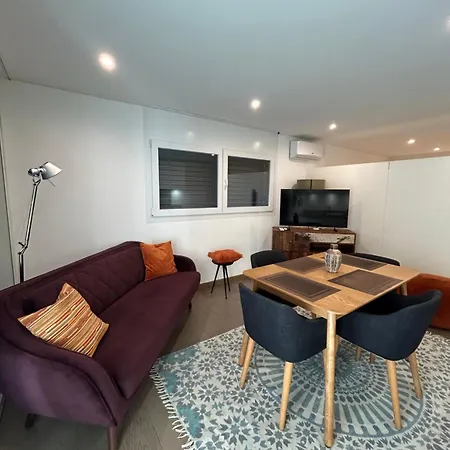 Moderno A Apartament Tenero-Contra