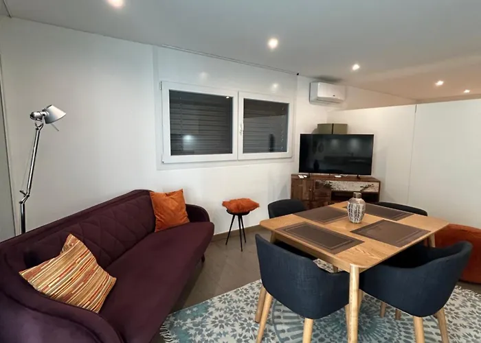 Moderno A Apartament Tenero-Contra